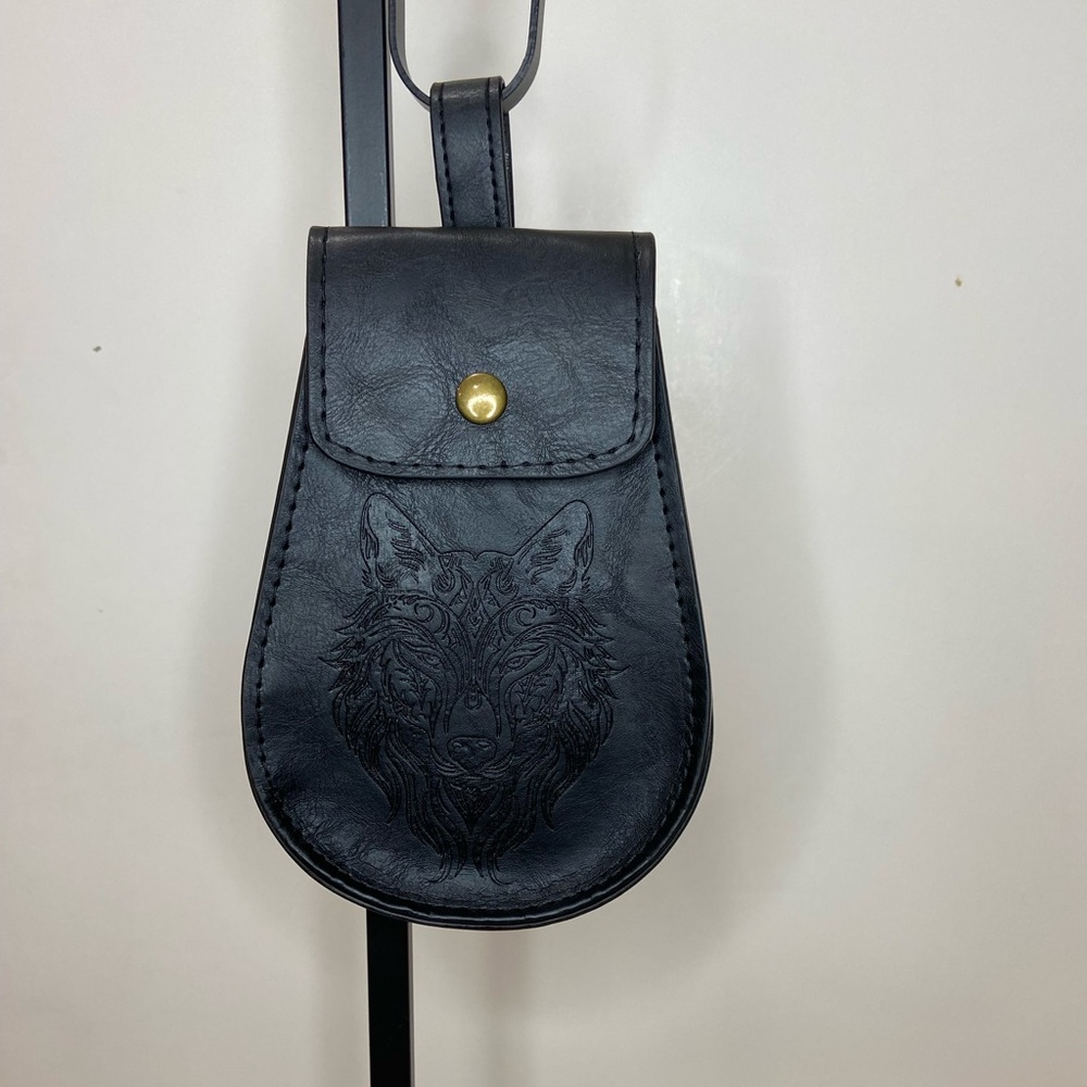 Black belt pouch embossed wolf - Picture 2 of 9